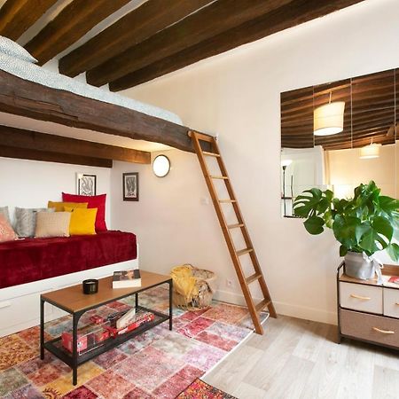 Authentic Apartment In Center Of Parisian Marais Bagian luar foto