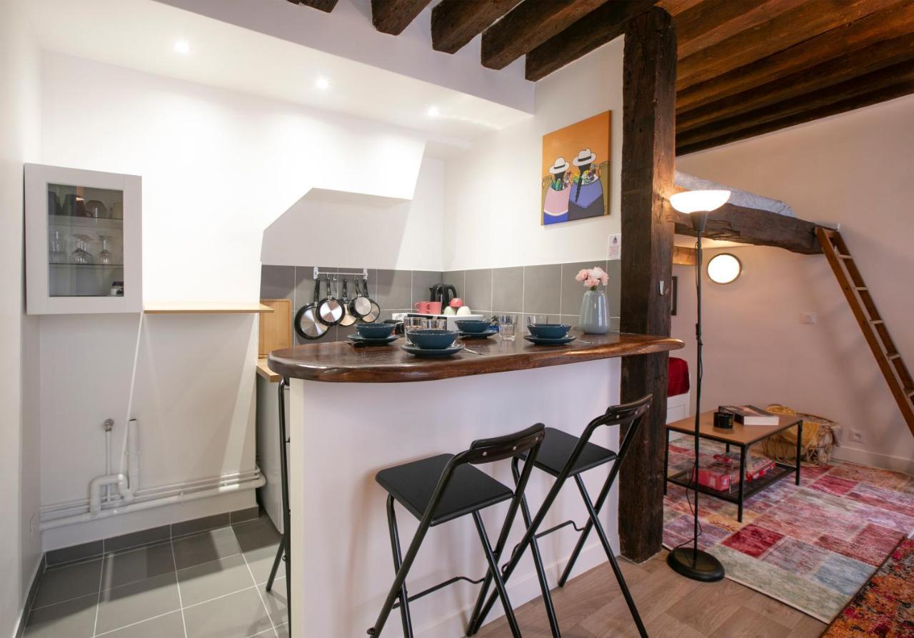 Authentic Apartment In Center Of Parisian Marais Bagian luar foto