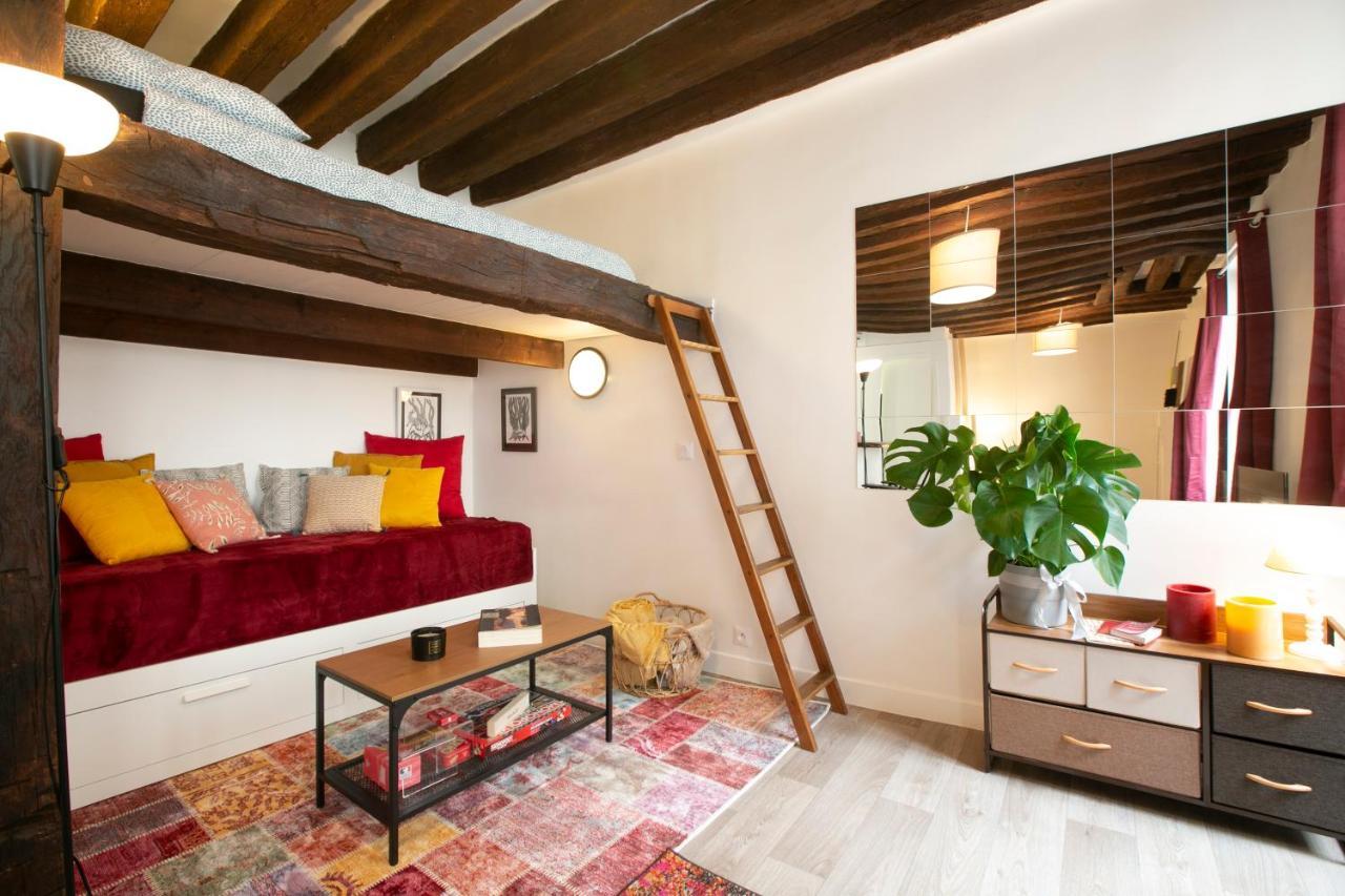 Authentic Apartment In Center Of Parisian Marais Bagian luar foto