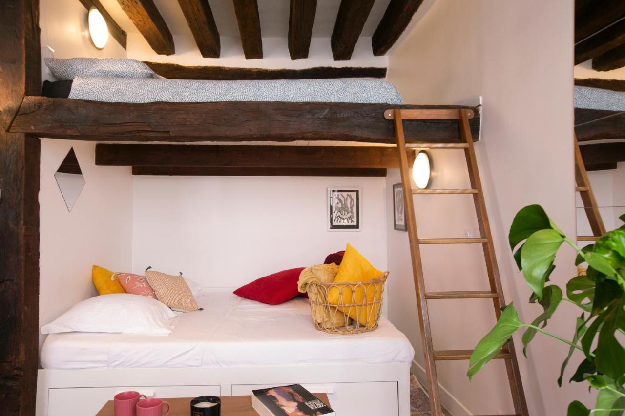 Authentic Apartment In Center Of Parisian Marais Bagian luar foto