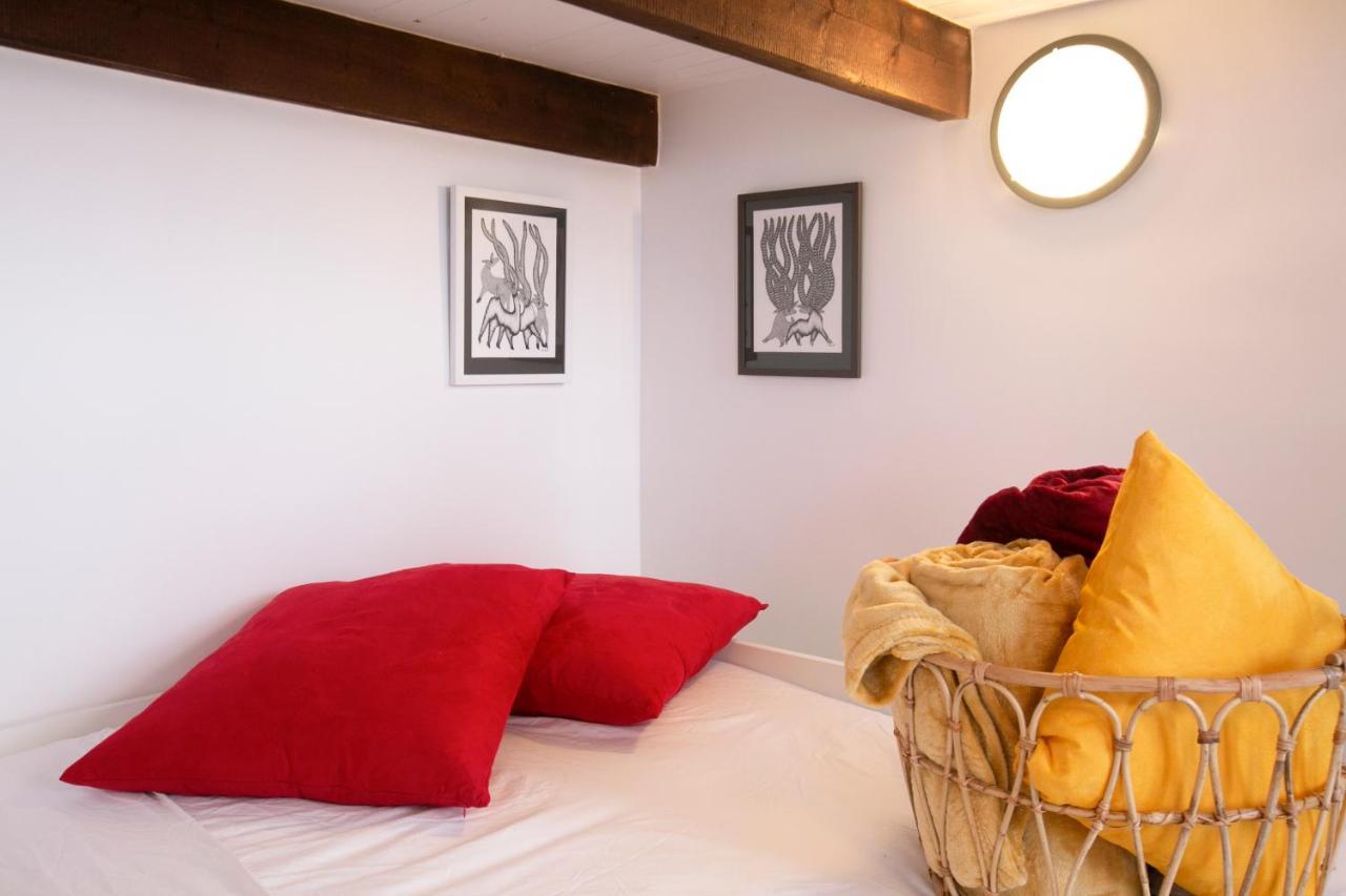 Authentic Apartment In Center Of Parisian Marais Bagian luar foto
