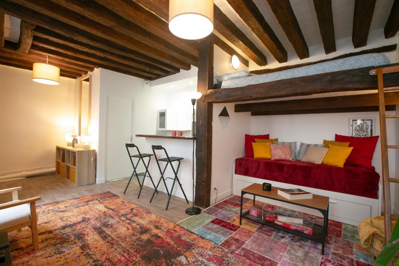 Authentic Apartment In Center Of Parisian Marais Bagian luar foto