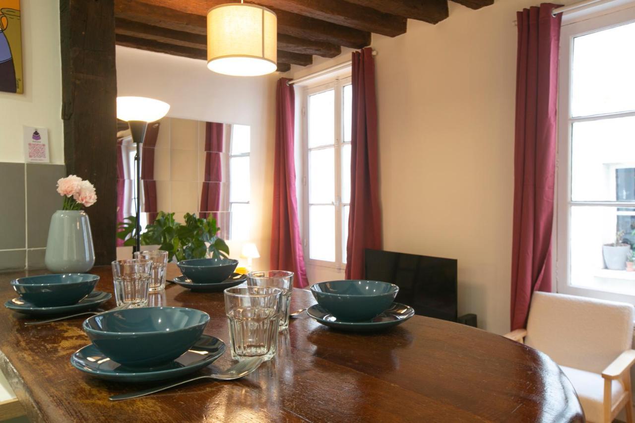 Authentic Apartment In Center Of Parisian Marais Bagian luar foto